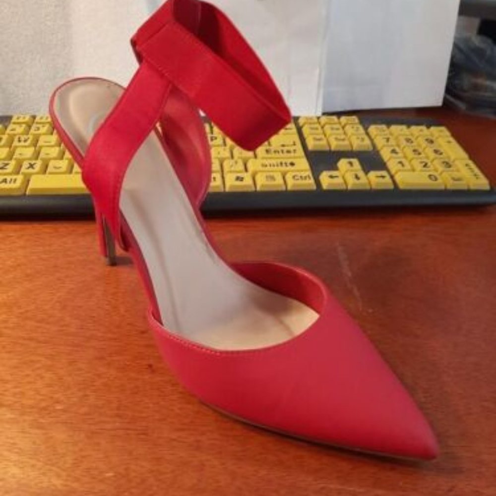 Love in D Closed Toe Strappy Stiletto Heel Red Size 9 PreLoved